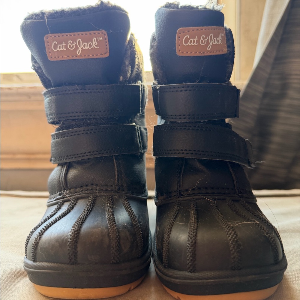 Cat & Jack Black Winter Boots with Brown Accent - Fuzzy Interior